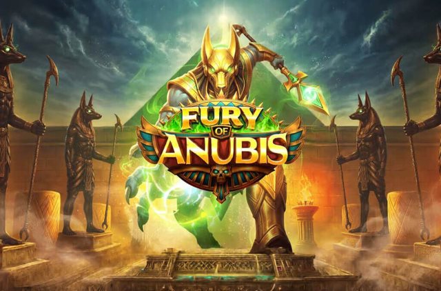 Anubis doré parmi les statues gardiennes du temple dans l'illustration de Fury of Anubis, en format portrait
